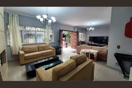 Casa à venda com 5 quartos, 225m² em Jardim Prudência, São Paulo