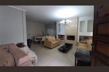 Casa à venda com 5 quartos, 225m² em Jardim Prudência, São Paulo