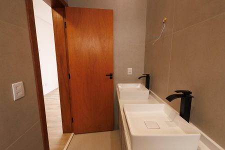 Casa de condomínio para alugar com 212m², 3 quartos e 4 vagas Casa de condomínio para alugar com 212m², 3 quartos e 4 vagasBanheiro Suíte 1