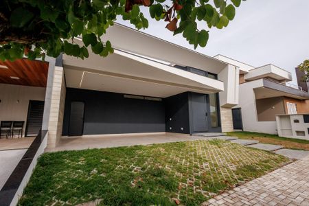 Casa de condomínio para alugar com 212m², 3 quartos e 4 vagas Casa de condomínio para alugar com 212m², 3 quartos e 4 vagasFachada