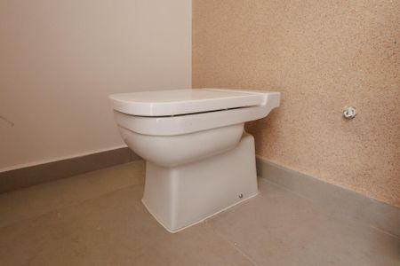 Casa de condomínio para alugar com 212m², 3 quartos e 4 vagas Casa de condomínio para alugar com 212m², 3 quartos e 4 vagasLavabo da piscina