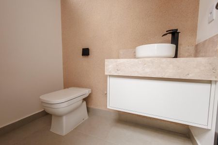 Casa de condomínio para alugar com 212m², 3 quartos e 4 vagas Casa de condomínio para alugar com 212m², 3 quartos e 4 vagasLavabo da piscina