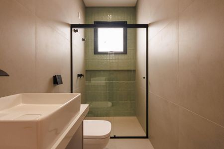 Casa de condomínio para alugar com 212m², 3 quartos e 4 vagas Casa de condomínio para alugar com 212m², 3 quartos e 4 vagasBanheiro Suíte 1