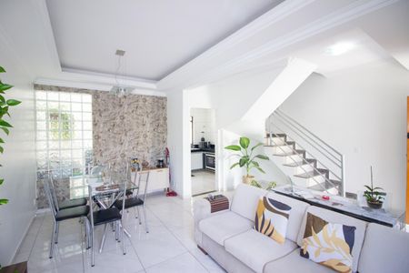 Sala de casa à venda com 3 quartos, 120m² em Europa, Contagem