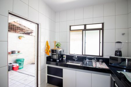 Casa à venda com 120m², 3 quartos e 2 vagasCozinha e Área de Serviço