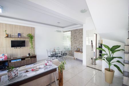 Sala de casa à venda com 3 quartos, 120m² em Europa, Contagem