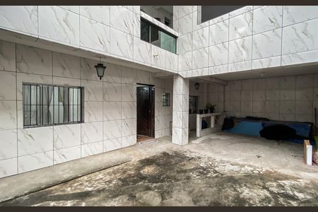 Casa à venda com 360m², 2 quartos e 4 vagas Casa à venda com 360m², 2 quartos e 4 vagasGaragem