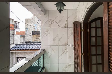 Casa à venda com 360m², 2 quartos e 4 vagas Casa à venda com 360m², 2 quartos e 4 vagasVaranda