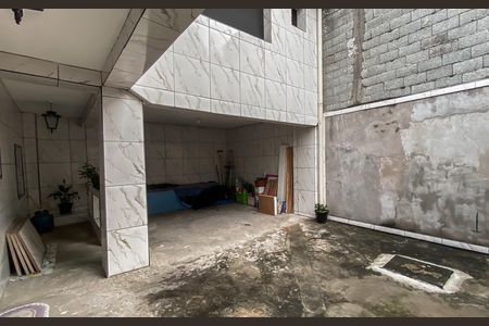 Casa à venda com 360m², 2 quartos e 4 vagas Casa à venda com 360m², 2 quartos e 4 vagasGaragem