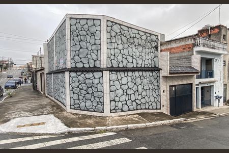 Casa à venda com 360m², 2 quartos e 4 vagas Casa à venda com 360m², 2 quartos e 4 vagasFachada
