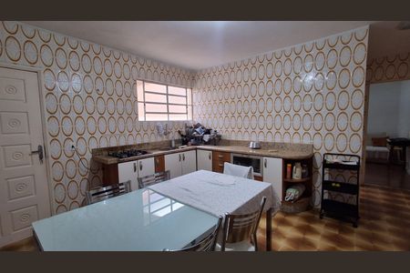 Casa para alugar com 300m², 3 quartos e 4 vagasCozinha 