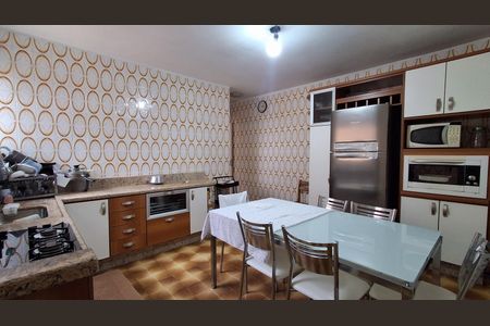 Casa para alugar com 300m², 3 quartos e 4 vagasCozinha 