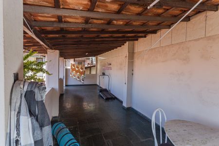 Casa à venda com 300m², 3 quartos e 4 vagasTerraço