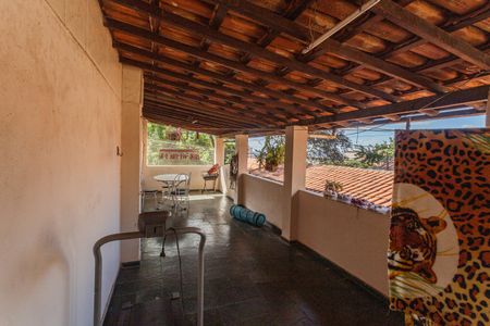 Casa à venda com 300m², 3 quartos e 4 vagasTerraço