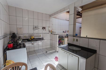 Casa à venda com 300m², 3 quartos e 4 vagasCozinha 2