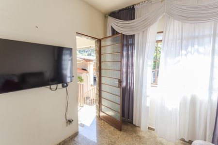 Casa à venda com 300m², 3 quartos e 4 vagasSala 1