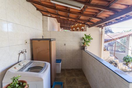 Casa à venda com 300m², 3 quartos e 4 vagasÁrea de Serviço 2