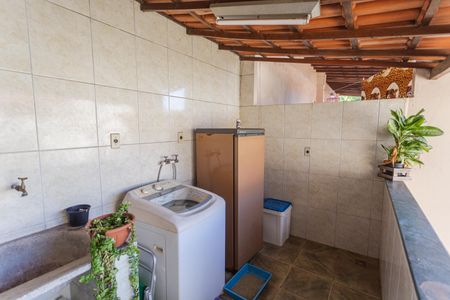 Casa à venda com 300m², 3 quartos e 4 vagasÁrea de Serviço 2
