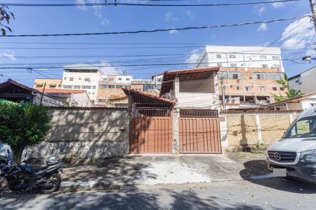 Casa à venda com 300m², 3 quartos e 4 vagasFachada