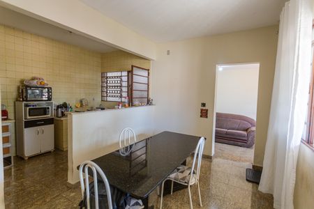 Casa à venda com 300m², 3 quartos e 4 vagasCopa