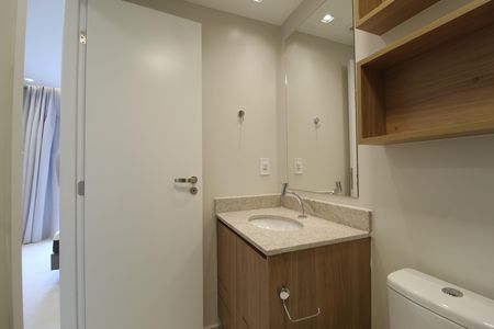 Banheiro de kitnet/studio para alugar com 1 quarto, 24m² em Vila Nova Conceição, São Paulo