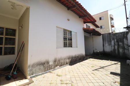 Casa para alugar com 197m², 4 quartos e 3 vagasFachada