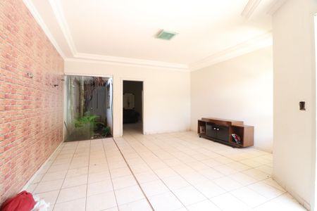 Sala de casa para alugar com 4 quartos, 197m² em Santa Mônica, Uberlândia