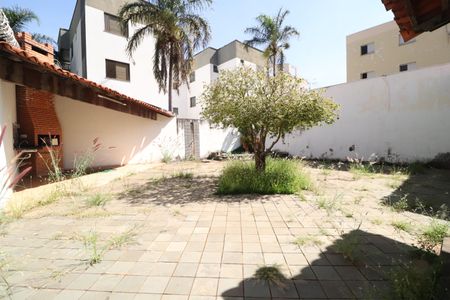 Casa para alugar com 197m², 4 quartos e 3 vagasQuintal