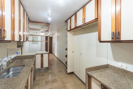 Apartamento à venda com 174m², 4 quartos e 2 vagasCozinha