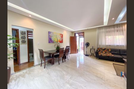 Casa para alugar com 3 quartos, 360m² em Eldoradinho, Contagem