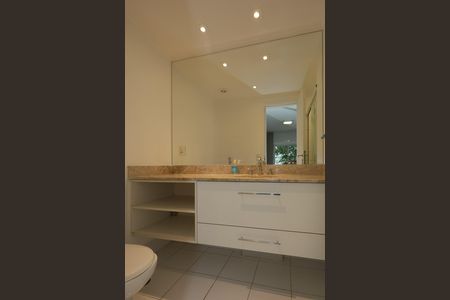 Apartamento para alugar com 101m², 2 quartos e 2 vagas Apartamento para alugar com 101m², 2 quartos e 2 vagasBanheiro da Suíte