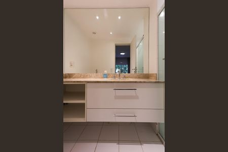 Apartamento para alugar com 101m², 2 quartos e 2 vagas Apartamento para alugar com 101m², 2 quartos e 2 vagasBanheiro da Suíte