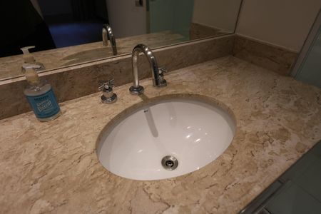 Apartamento para alugar com 101m², 2 quartos e 2 vagas Apartamento para alugar com 101m², 2 quartos e 2 vagasBanheiro da Suíte