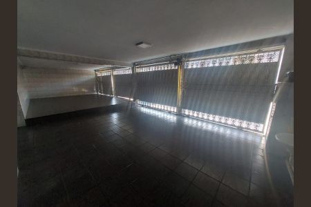 Casa à venda com 256m², 4 quartos e 6 vagasÁrea externa
