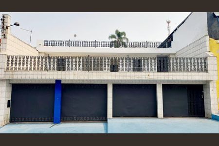 Casa à venda com 256m², 4 quartos e 6 vagasLazer