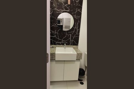 Banheiro de kitnet/studio para alugar com 1 quarto, 22m² em Jardim das Acacias, São Paulo