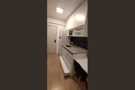 Cozinha de kitnet/studio para alugar com 1 quarto, 22m² em Jardim das Acacias, São Paulo