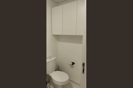 Banheiro de kitnet/studio para alugar com 1 quarto, 22m² em Jardim das Acacias, São Paulo