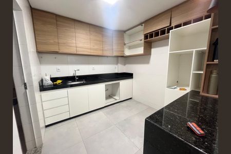 Apartamento à venda com 100m², 2 quartos e 1 vagaFoto 01