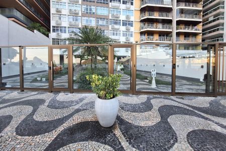 Apartamento à venda com 64m², 2 quartos e sem vaga Apartamento à venda com 64m², 2 quartos e sem vagaFACHADA