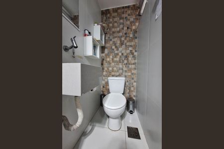 Apartamento à venda com 64m², 2 quartos e sem vaga Apartamento à venda com 64m², 2 quartos e sem vagaBanheiro da Suíte 1