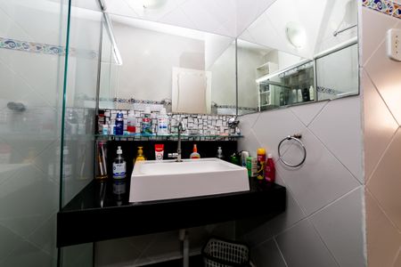 Apartamento à venda com 58m², 2 quartos e sem vaga Apartamento à venda com 58m², 2 quartos e sem vagaBanheiro Social