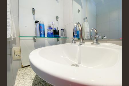 Apartamento à venda com 107m², 3 quartos e 2 vagasBanheiro
