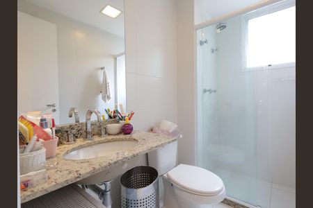 Apartamento à venda com 223m², 3 quartos e 4 vagasBanheiro da Suíte 2