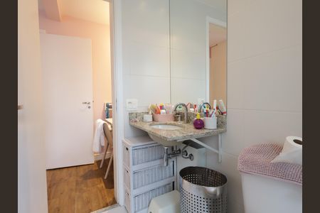 Apartamento à venda com 223m², 3 quartos e 4 vagasBanheiro da Suíte 2