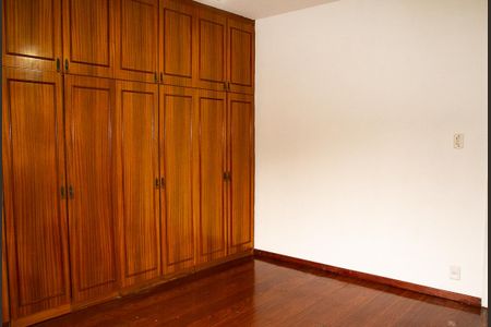 Casa à venda com 120m², 3 quartos e 2 vagassuite 1