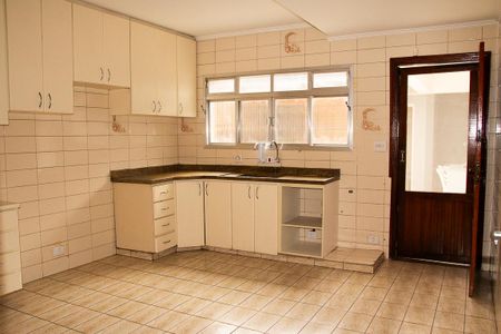 Casa à venda com 120m², 3 quartos e 2 vagascozinha