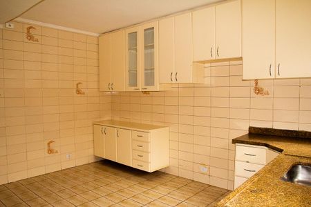 Casa à venda com 120m², 3 quartos e 2 vagascozinha