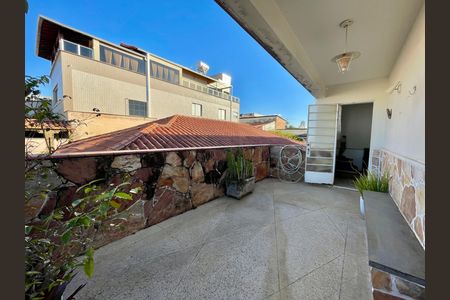 Casa à venda com 5 quartos, 480m² em Santa Tereza, Belo Horizonte