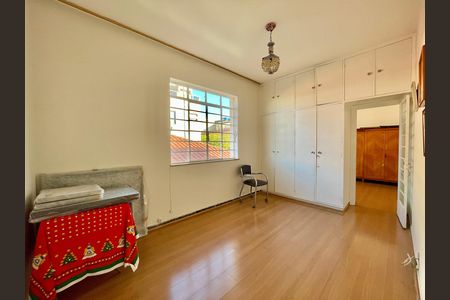 Casa à venda com 480m², 5 quartos e 2 vagas
